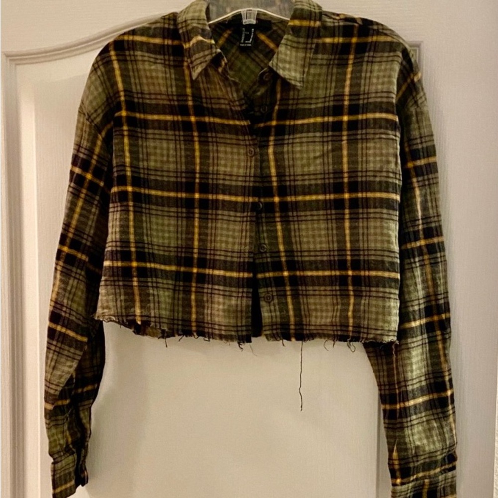 Forever 21 size medium plaid flannel lightweight cropped frayed hem jacket 💛💚